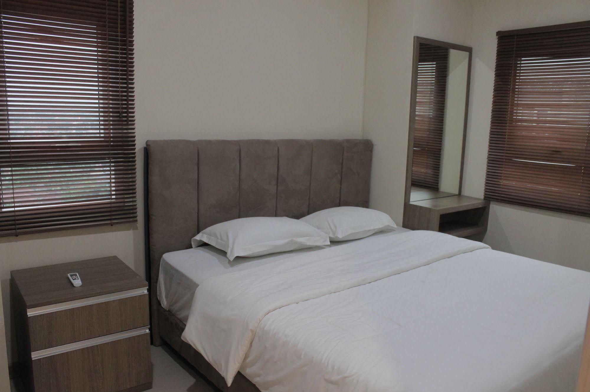 Myrooms Bekasi Exterior foto