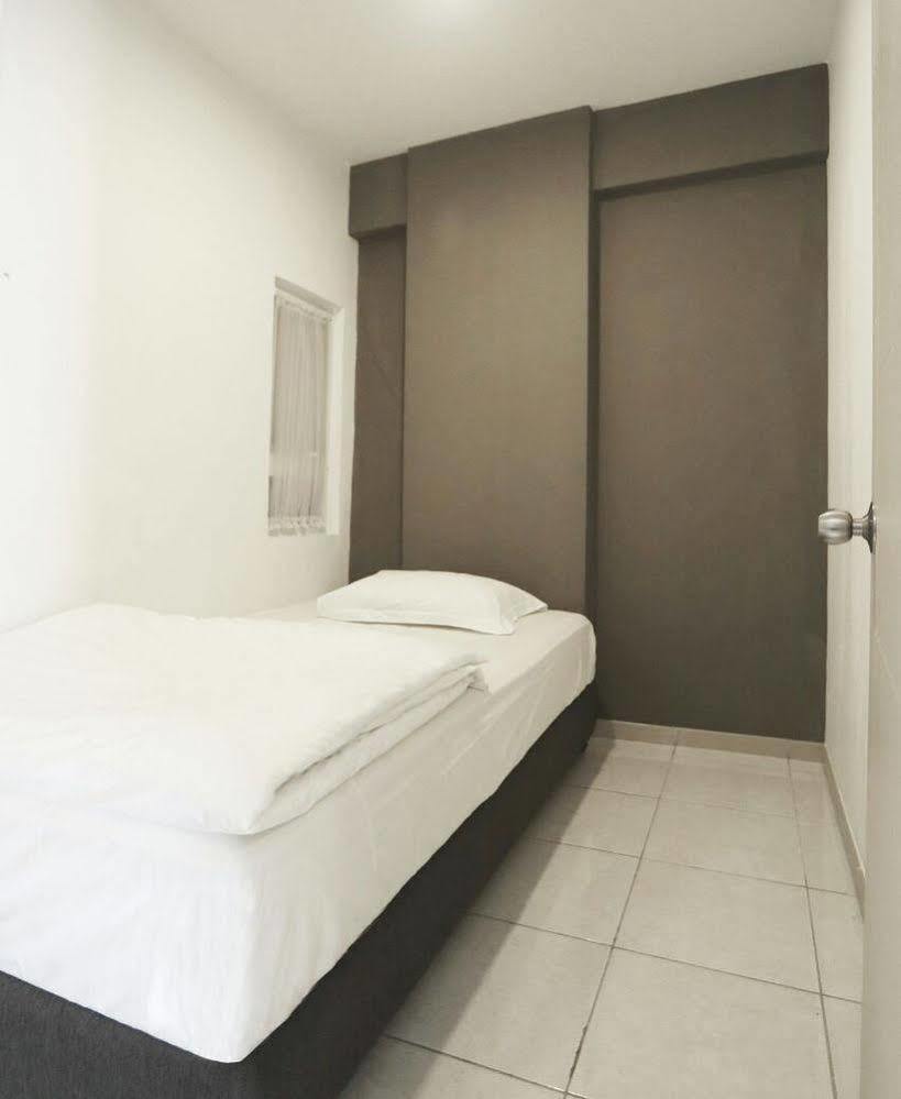 Myrooms Bekasi Exterior foto